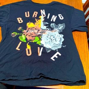 Fashion Nova “Burning Love” Graphic Tee (Size Men’s Large)